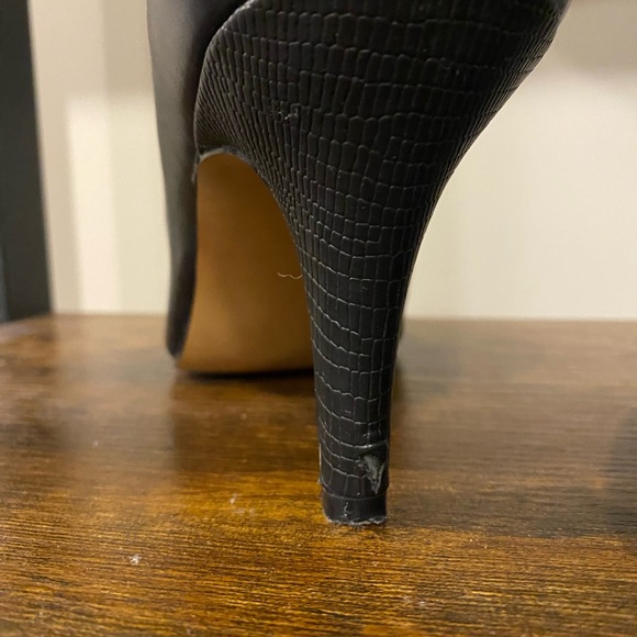 Kelly & Katie pointed black heel with snake skin detail - Picture 5 of 5